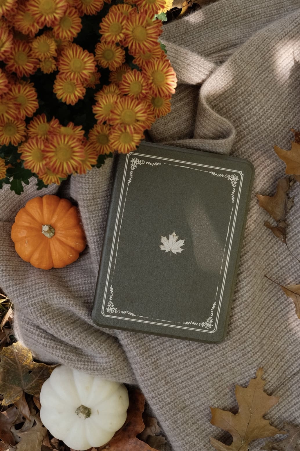 Autumn Leaves Falling - Kindle Case