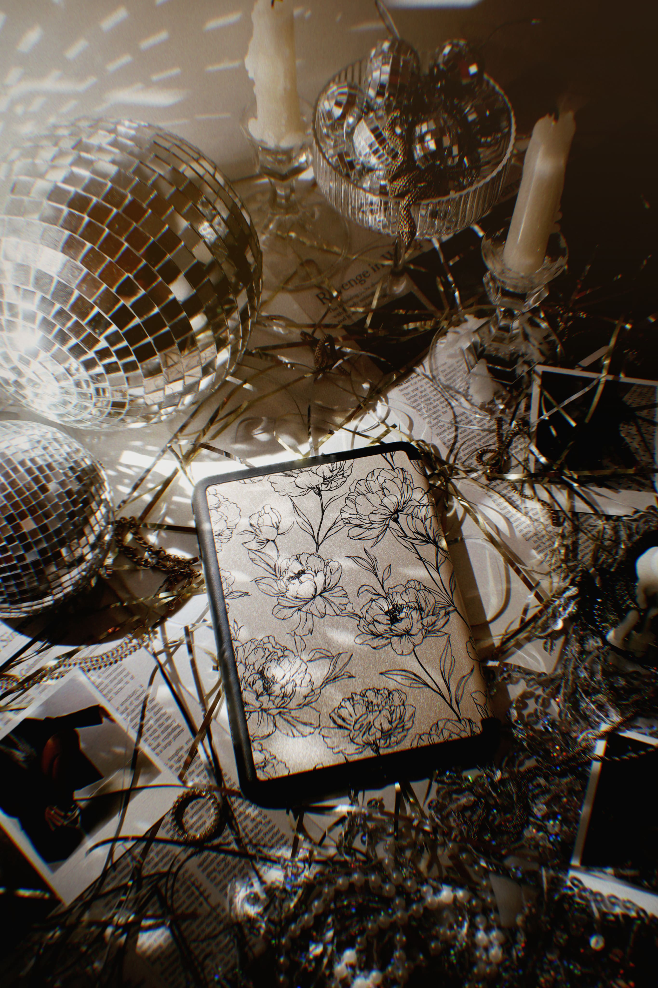 Delicate - Kindle Case