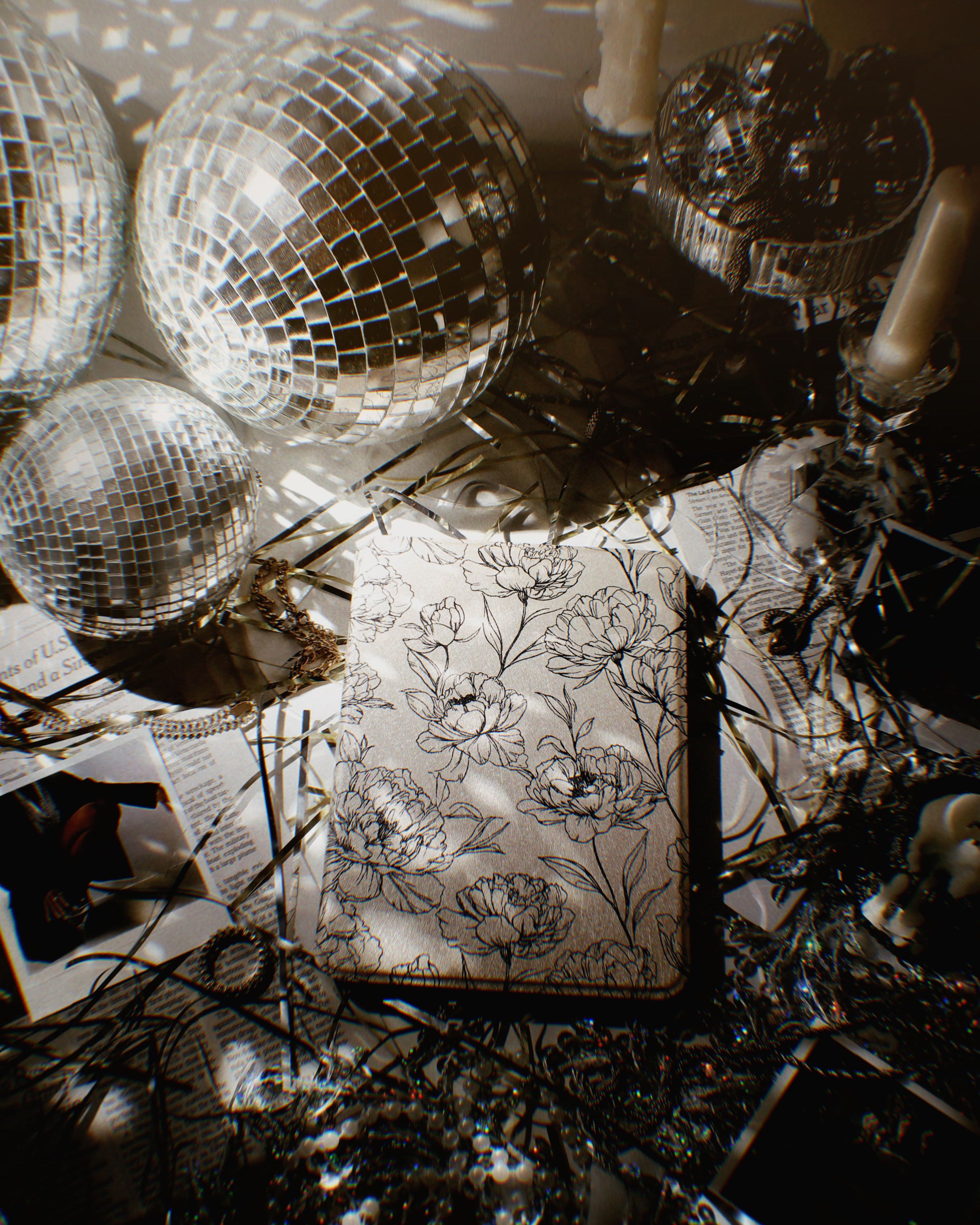 Delicate - Kindle Case